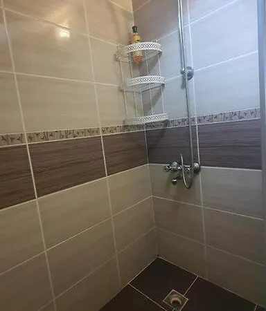 Cosy & Spacious Terrace Flat