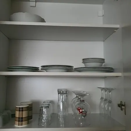 Cosy & Spacious Terrace Flat *